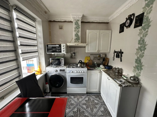 Продам трехкомнатную (3-комн.) квартиру, Железнодорожная ул, 81, Кропоткин г
