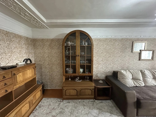 Продам трехкомнатную (3-комн.) квартиру, Железнодорожная ул, 81, Кропоткин г