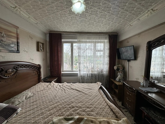 Продам трехкомнатную (3-комн.) квартиру, Железнодорожная ул, 81, Кропоткин г