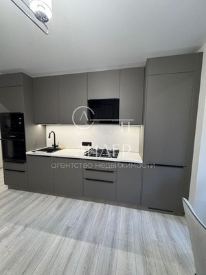 Продам трехкомнатную (3-комн.) квартиру, Гагарина (Центральный р-н) ул, 1, Сочи г