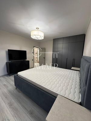 Продам трехкомнатную (3-комн.) квартиру, Гагарина (Центральный р-н) ул, 1, Сочи г