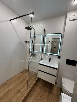 Продам трехкомнатную (3-комн.) квартиру, Гагарина (Центральный р-н) ул, 1, Сочи г