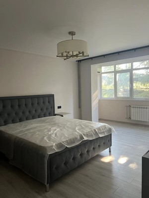 Продам трехкомнатную (3-комн.) квартиру, Гагарина (Центральный р-н) ул, 1, Сочи г