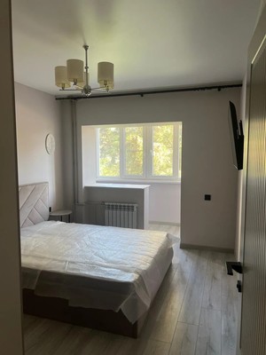 Продам трехкомнатную (3-комн.) квартиру, Гагарина (Центральный р-н) ул, 1, Сочи г