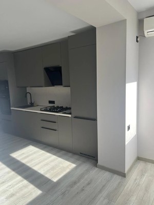 Продам трехкомнатную (3-комн.) квартиру, Гагарина (Центральный р-н) ул, 1, Сочи г