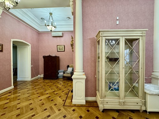 Продам многокомнатную квартиру, 4-я В.О. линия, 5, Санкт-Петербург г