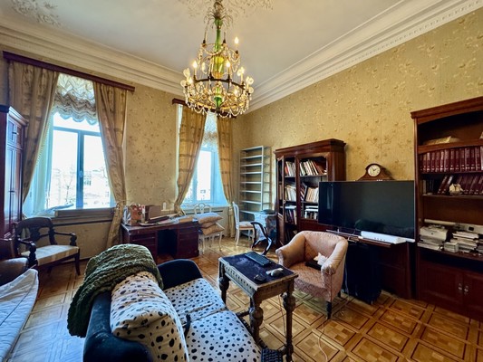 Продам многокомнатную квартиру, 4-я В.О. линия, 5, Санкт-Петербург г