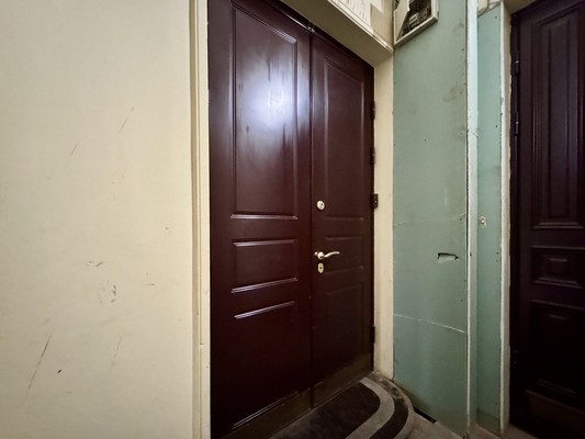 Продам многокомнатную квартиру, 4-я В.О. линия, 5, Санкт-Петербург г
