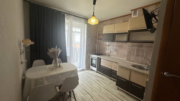 Продам двухкомнатную (2-комн.) квартиру, Балаклавская ул, 71, Симферополь г
