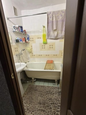 Продам трехкомнатную (3-комн.) квартиру, Адоратского ул, 10, Казань г