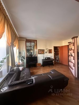 Продам трехкомнатную (3-комн.) квартиру, Покровский б-р, 4/17с7, Москва г