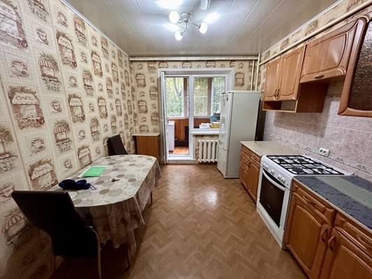 Продам двухкомнатную (2-комн.) квартиру, Пеше-Стрелецкая ул, 111, Воронеж г