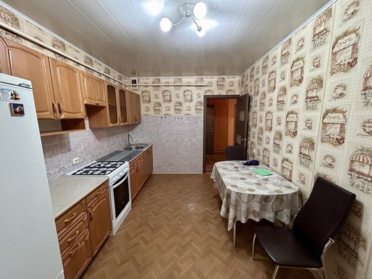 Продам двухкомнатную (2-комн.) квартиру, Пеше-Стрелецкая ул, 111, Воронеж г