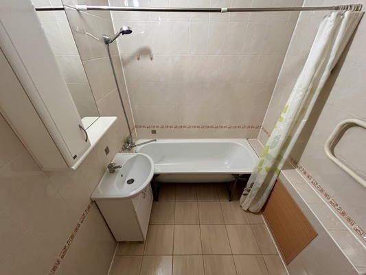 Продам двухкомнатную (2-комн.) квартиру, Пеше-Стрелецкая ул, 111, Воронеж г