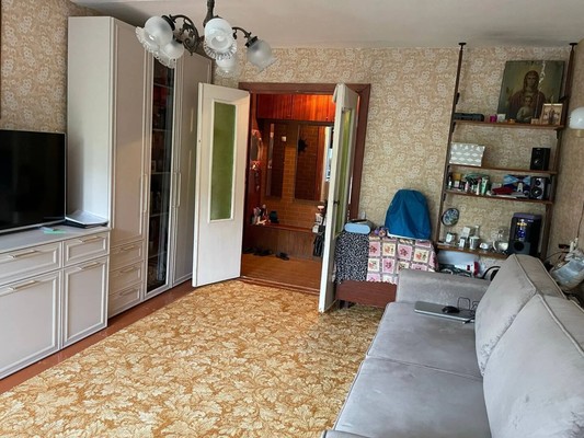 Продам трехкомнатную (3-комн.) квартиру, Ветлужская ул, 60, Пермь г