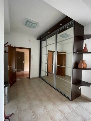 Продам трехкомнатную (3-комн.) квартиру, Клубничная (Центральный р-н) ул, 6кА, Сочи г