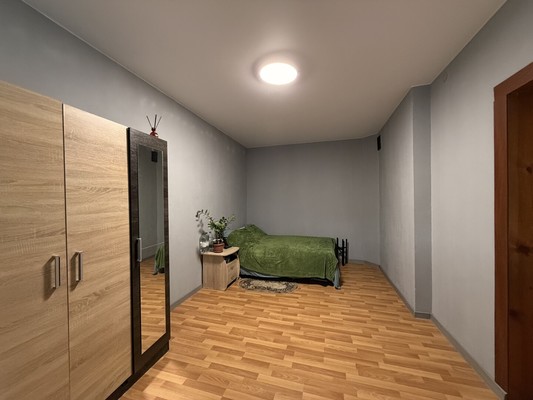 Продам двухкомнатную (2-комн.) квартиру, Лизы Чайкиной ул, 38, Симферополь г