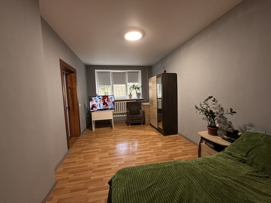 Продам двухкомнатную (2-комн.) квартиру, Лизы Чайкиной ул, 38, Симферополь г