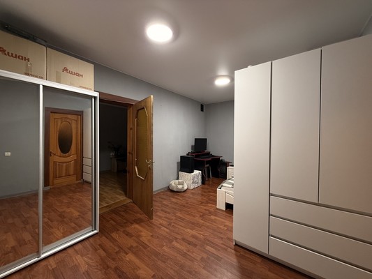 Продам двухкомнатную (2-комн.) квартиру, Лизы Чайкиной ул, 38, Симферополь г