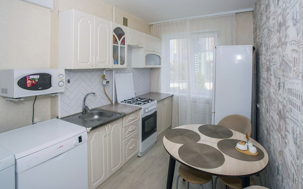 Продам трехкомнатную (3-комн.) квартиру, Парашютная ул, 7ка, Пермь г