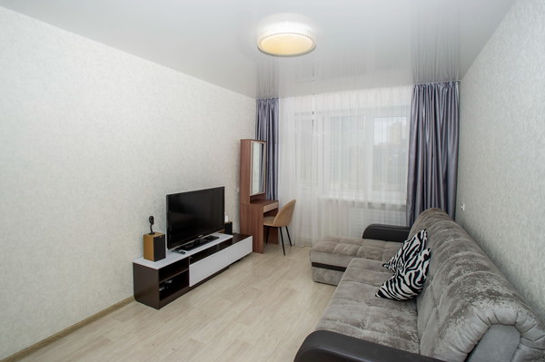 Продам трехкомнатную (3-комн.) квартиру, Парашютная ул, 7ка, Пермь г