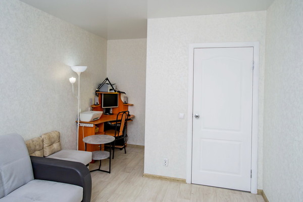Продам трехкомнатную (3-комн.) квартиру, Парашютная ул, 7ка, Пермь г