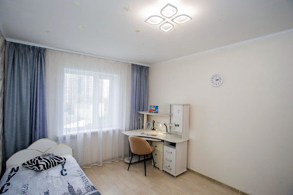 Продам трехкомнатную (3-комн.) квартиру, Парашютная ул, 7ка, Пермь г