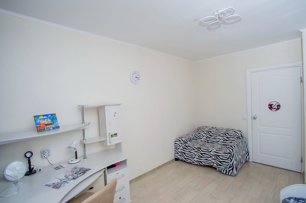 Продам трехкомнатную (3-комн.) квартиру, Парашютная ул, 7ка, Пермь г