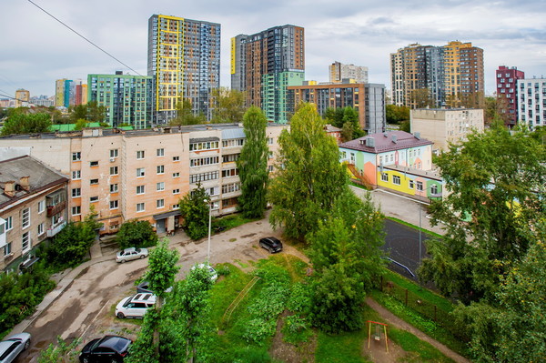 Продам трехкомнатную (3-комн.) квартиру, Парашютная ул, 7ка, Пермь г