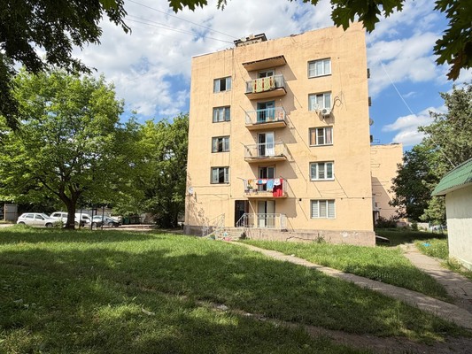 Продам двухкомнатную (2-комн.) квартиру, Кабардинская ул, 195кБ, Нальчик г