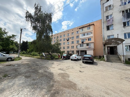 Продам двухкомнатную (2-комн.) квартиру, Кабардинская ул, 195кБ, Нальчик г