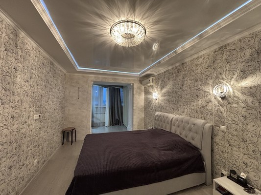 Продам двухкомнатную (2-комн.) квартиру, Хади Такташа ул, 123б, Казань г