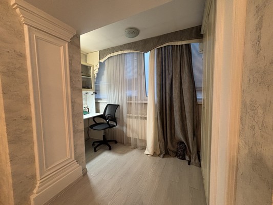 Продам двухкомнатную (2-комн.) квартиру, Хади Такташа ул, 123б, Казань г