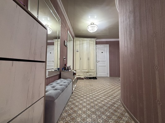 Продам двухкомнатную (2-комн.) квартиру, Хади Такташа ул, 123б, Казань г
