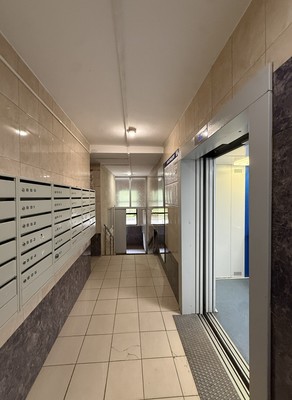 Продам двухкомнатную (2-комн.) квартиру, Никулинская ул, 23к3, Москва г