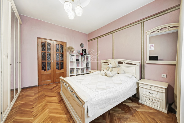 Продам трехкомнатную (3-комн.) квартиру, Энтузиастов ш, 52, Москва г