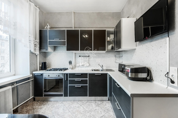 Продам трехкомнатную (3-комн.) квартиру, Энтузиастов ш, 52, Москва г