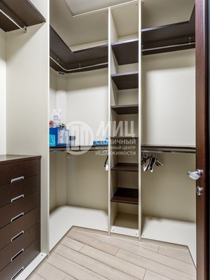 Продам трехкомнатную (3-комн.) квартиру, Коштоянца ул, 20к2, Москва г