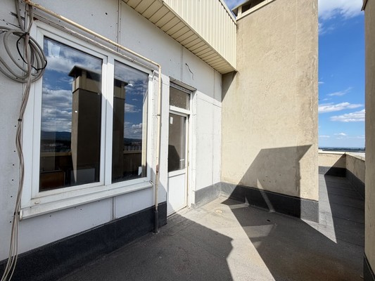 Продам трехкомнатную (3-комн.) квартиру, Калмыкова ул, 235, Нальчик г