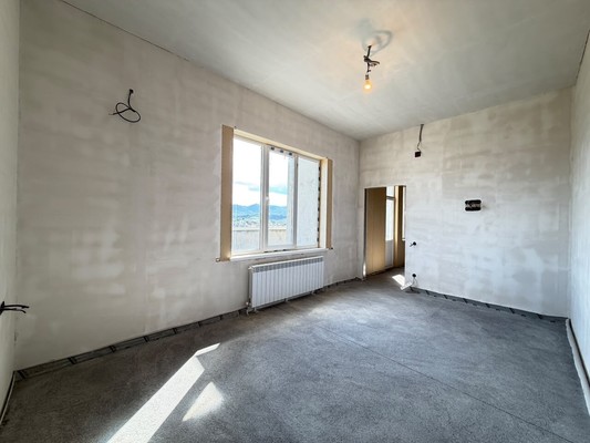 Продам трехкомнатную (3-комн.) квартиру, Калмыкова ул, 235, Нальчик г