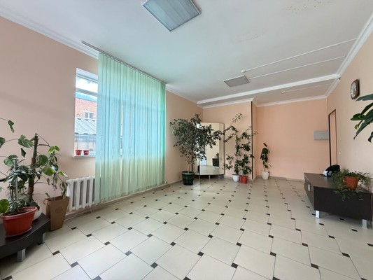 Продам трехкомнатную (3-комн.) квартиру, Калмыкова ул, 235, Нальчик г