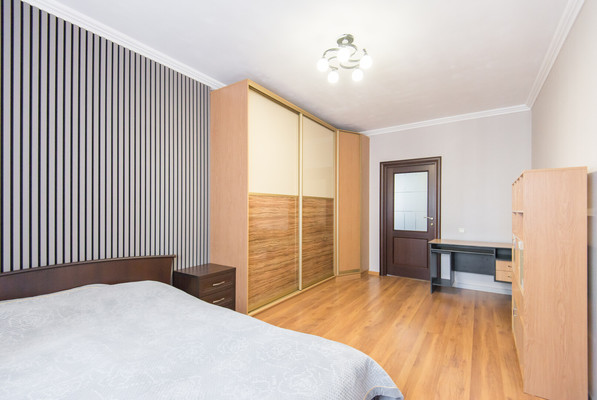 Продам трехкомнатную (3-комн.) квартиру, Максима Горького ул, 13к56, Ростов-на-Дону г