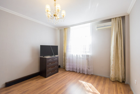 Продам трехкомнатную (3-комн.) квартиру, Максима Горького ул, 13к56, Ростов-на-Дону г