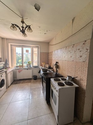 Продам комнату в 12-комн. квартире, Композиторов ул, 24к3, Санкт-Петербург г