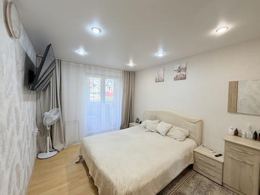 Продам трехкомнатную (3-комн.) квартиру, Чернышевского ул, 16, Находка г