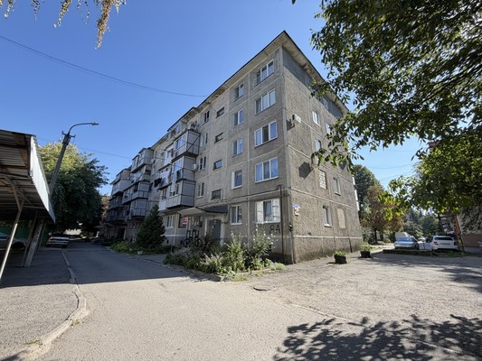 Продам двухкомнатную (2-комн.) квартиру, Мусукаева ул, 8, Нальчик г