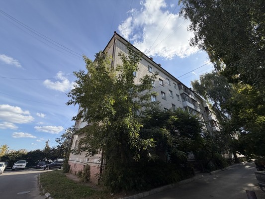 Продам трехкомнатную (3-комн.) квартиру, Осоавиахима пер, 3В, Брянск г