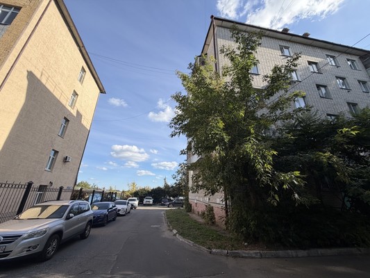 Продам трехкомнатную (3-комн.) квартиру, Осоавиахима пер, 3В, Брянск г