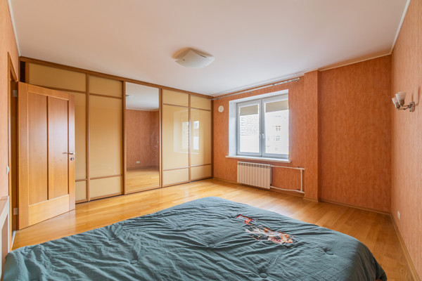 Продам трехкомнатную (3-комн.) квартиру, Савушкина ул, 140, Санкт-Петербург г