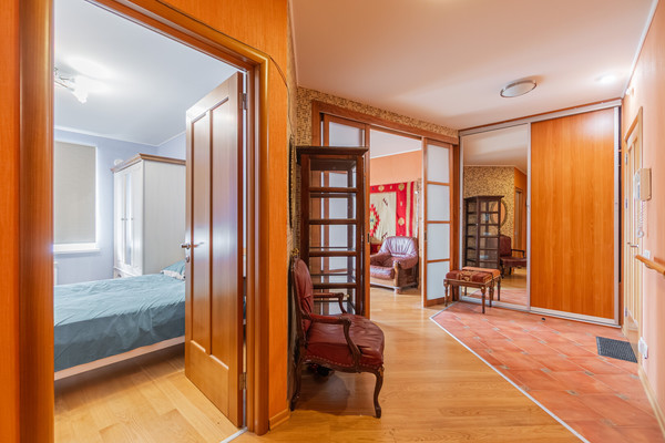 Продам трехкомнатную (3-комн.) квартиру, Савушкина ул, 140, Санкт-Петербург г